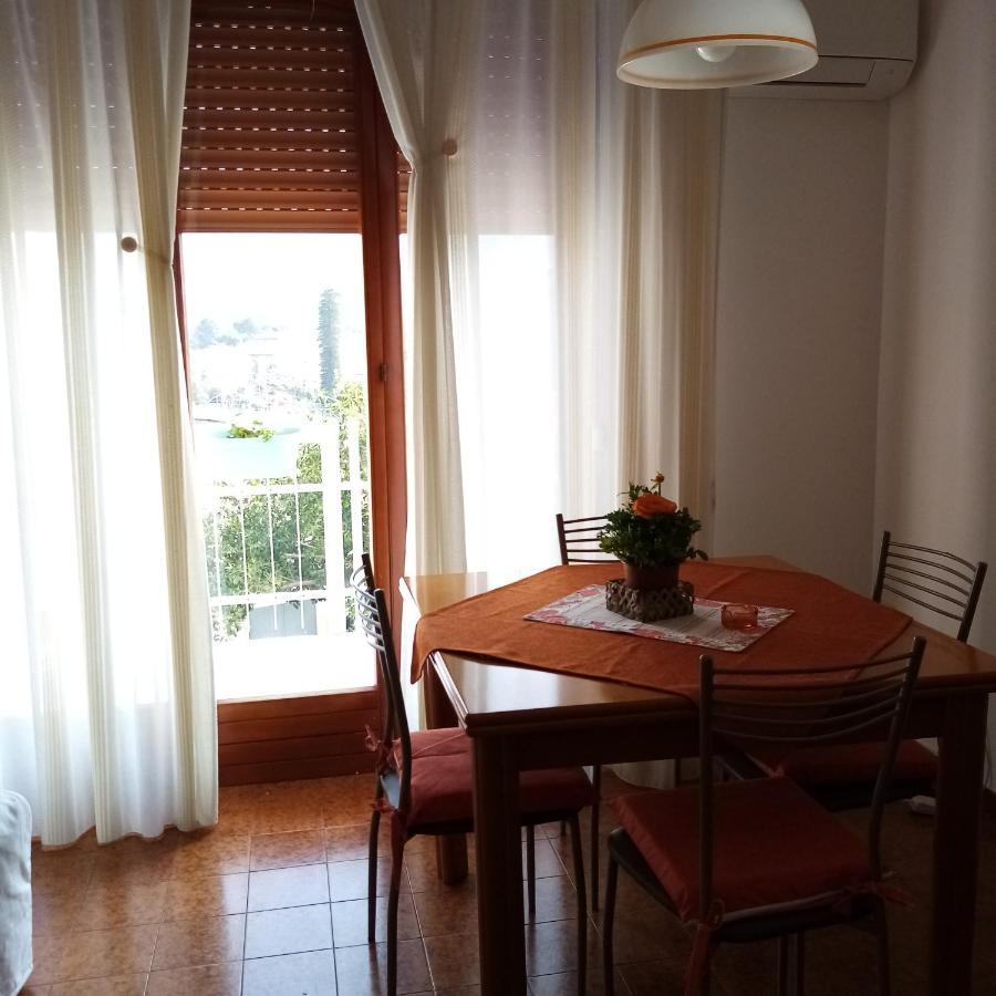 דירות מונדלו Casa Rosamarina מראה חיצוני תמונה